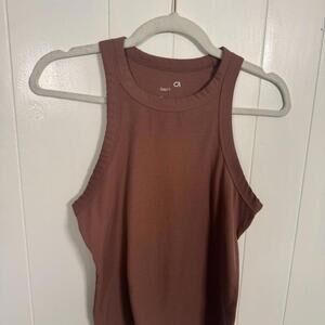Gap Fit rust colored ribbed crop top